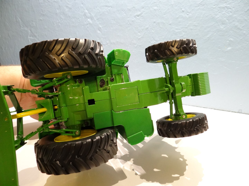 Illustration for article titled Tractor Thursday 1:16 ERTL John Deere 5095M w/ Mower
